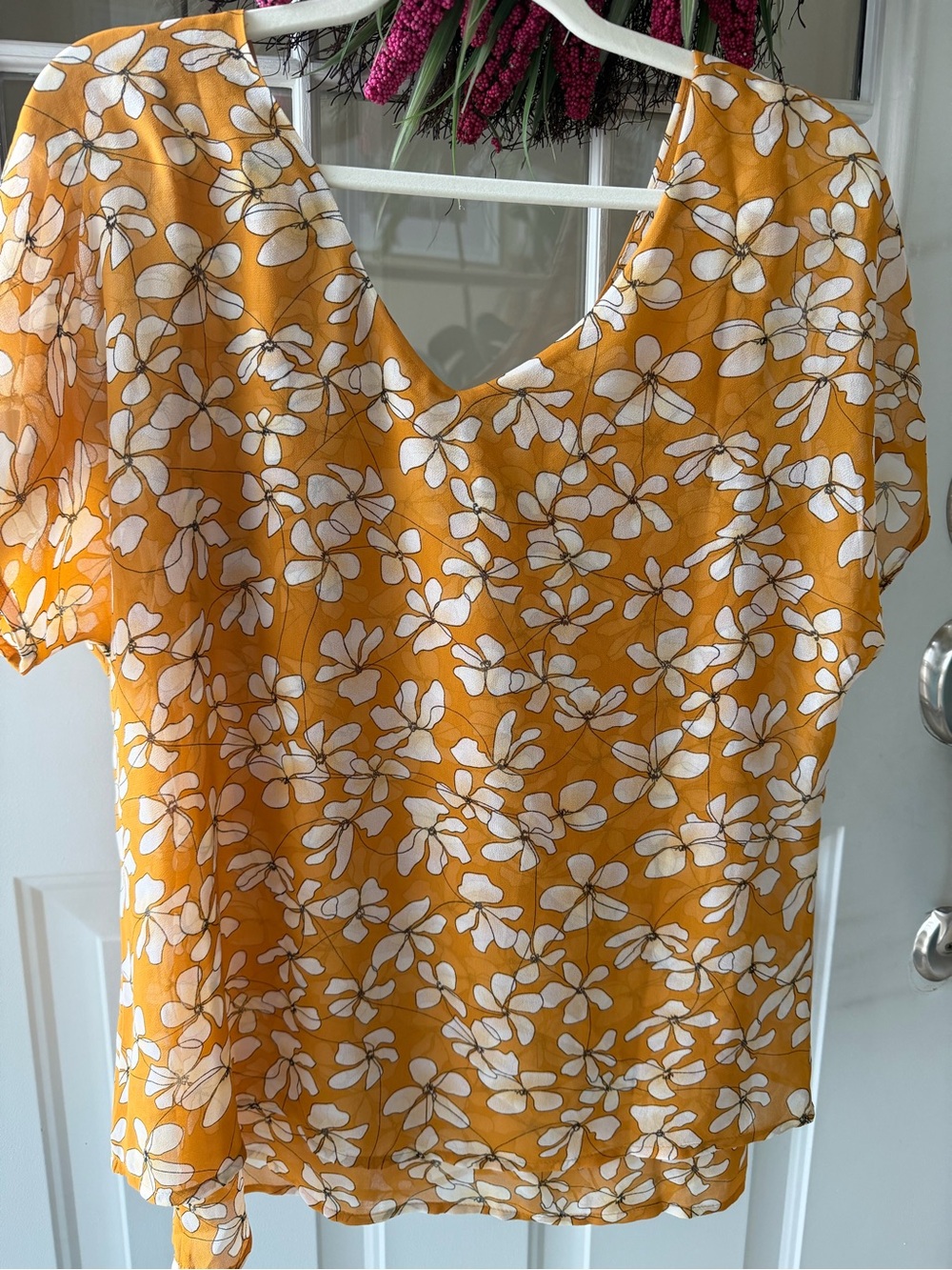 NWOT M double-lined V-Neck Floral Flowy Top in Mustard Yellow/White, CAbi - Picture 8 of 9